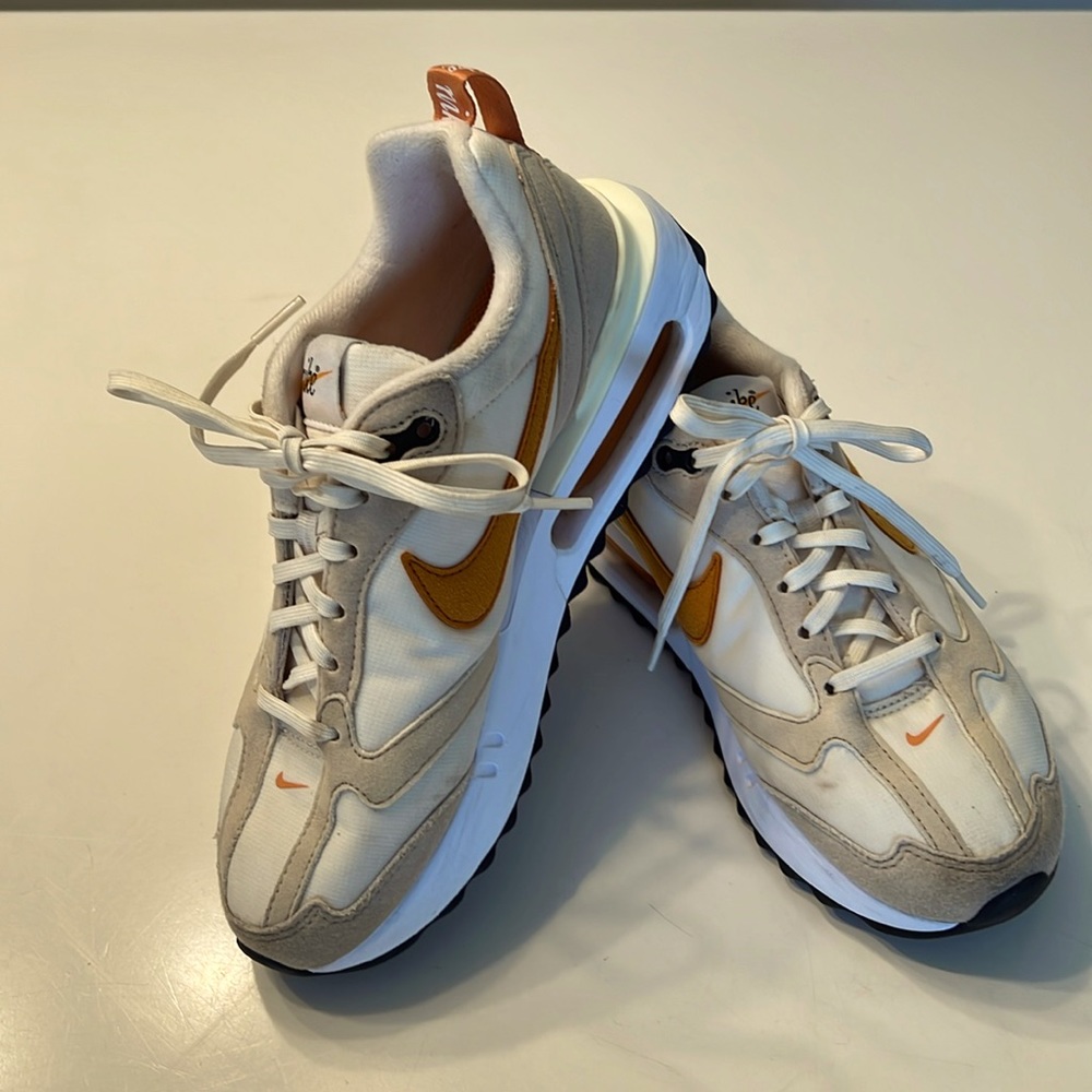 Nike air max dawn size 7M Cream and orange